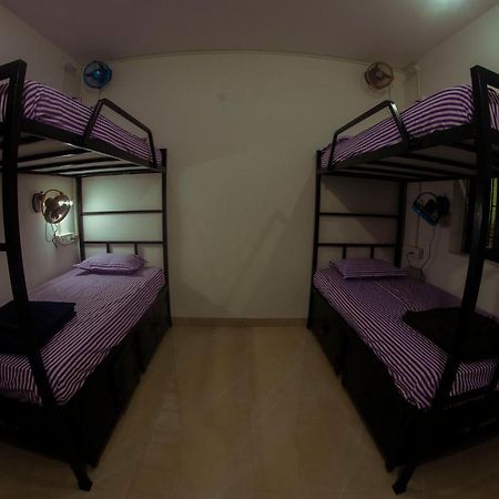 Bonds Hostel แคนโดลิม ภายนอก รูปภาพ