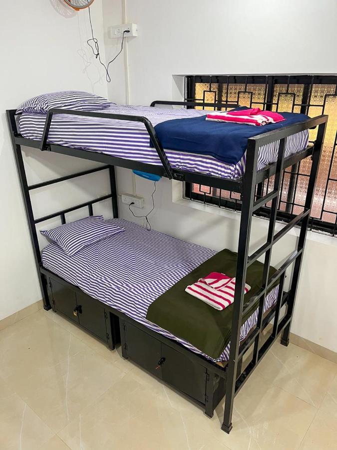 Bonds Hostel แคนโดลิม ภายนอก รูปภาพ
