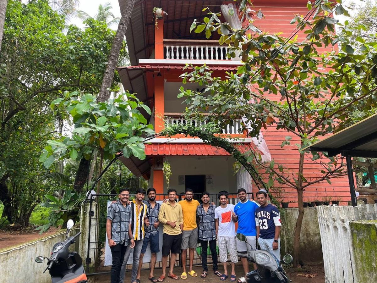 Bonds Hostel แคนโดลิม ภายนอก รูปภาพ